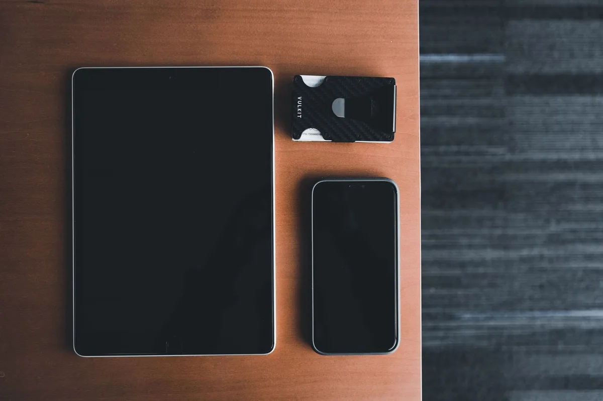 7 phụ kiện iPhone nhỏ gọn, rẻ tiền biến điện thoại thành siêu công cụ