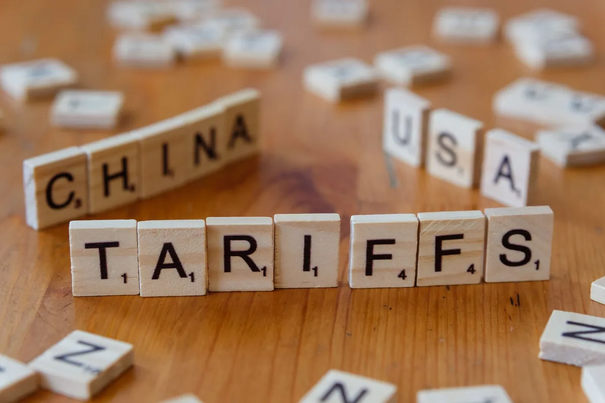Chính sách thuế quan của Trump và pháp quyền: Mối quan hệ một chiều
