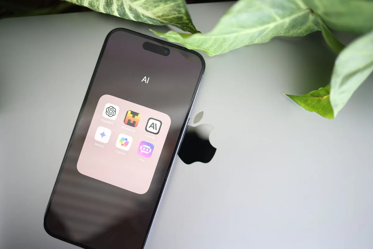 iOS 27 ra mắt: 8 tính năng AI thực tế ngoài Siri giúp iPhone thông minh hơn