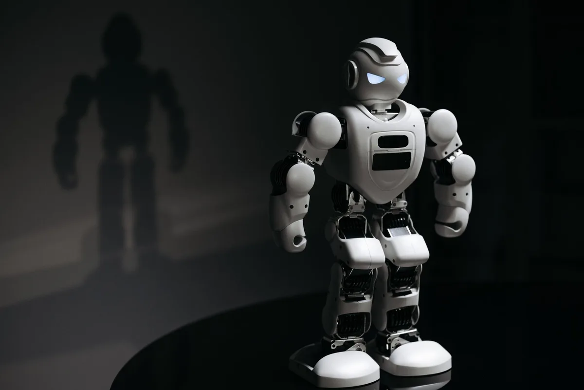 NVIDIA ENPIRE: Robot tự cải thiện qua đêm, đạt độ chính xác 99%