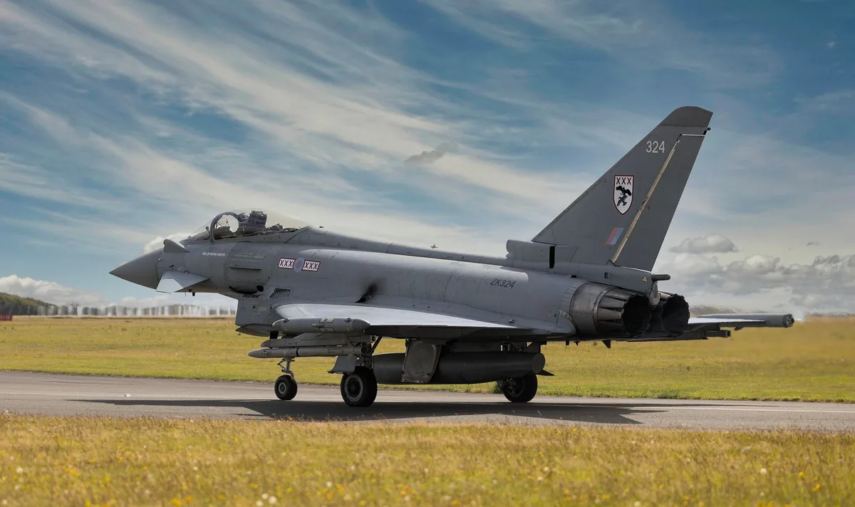 Ukraine chuẩn bị tích hợp tên lửa IRIS-T cho tiêm kích F-16