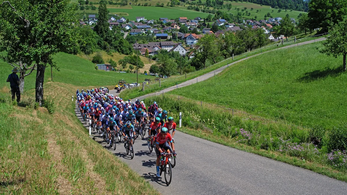 AI đang thay đổi Tour de France: Dự đoán sức mạnh, tối ưu dinh dưỡng và tuyển trạch tài năng