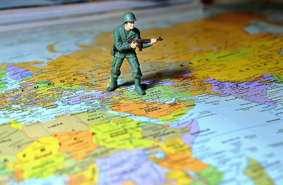 Điện Kremlin liên tiếp đặt hạn chót bất khả thi cho việc chiếm Donetsk, quân đội Nga tiến quân chậm kỷ lục