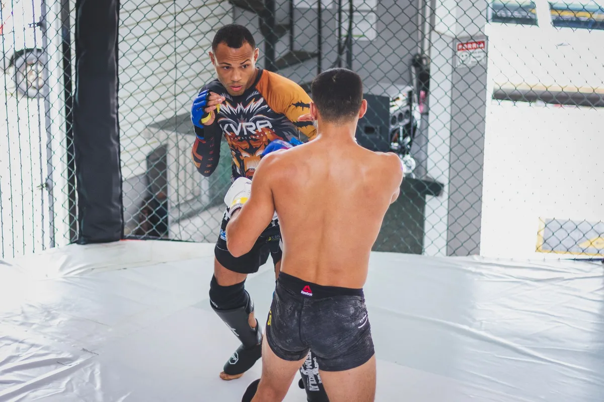 Dricus du Plessis hạ Kamaru Usman bằng quyết định: Màn trình diễn áp đảo suốt 5 hiệp