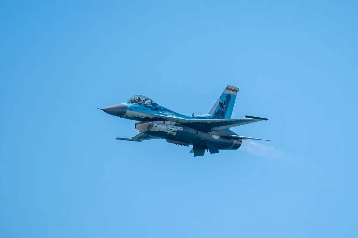 F-16 Ukraine hao mòn nghiêm trọng vì đánh chặn drone Nga