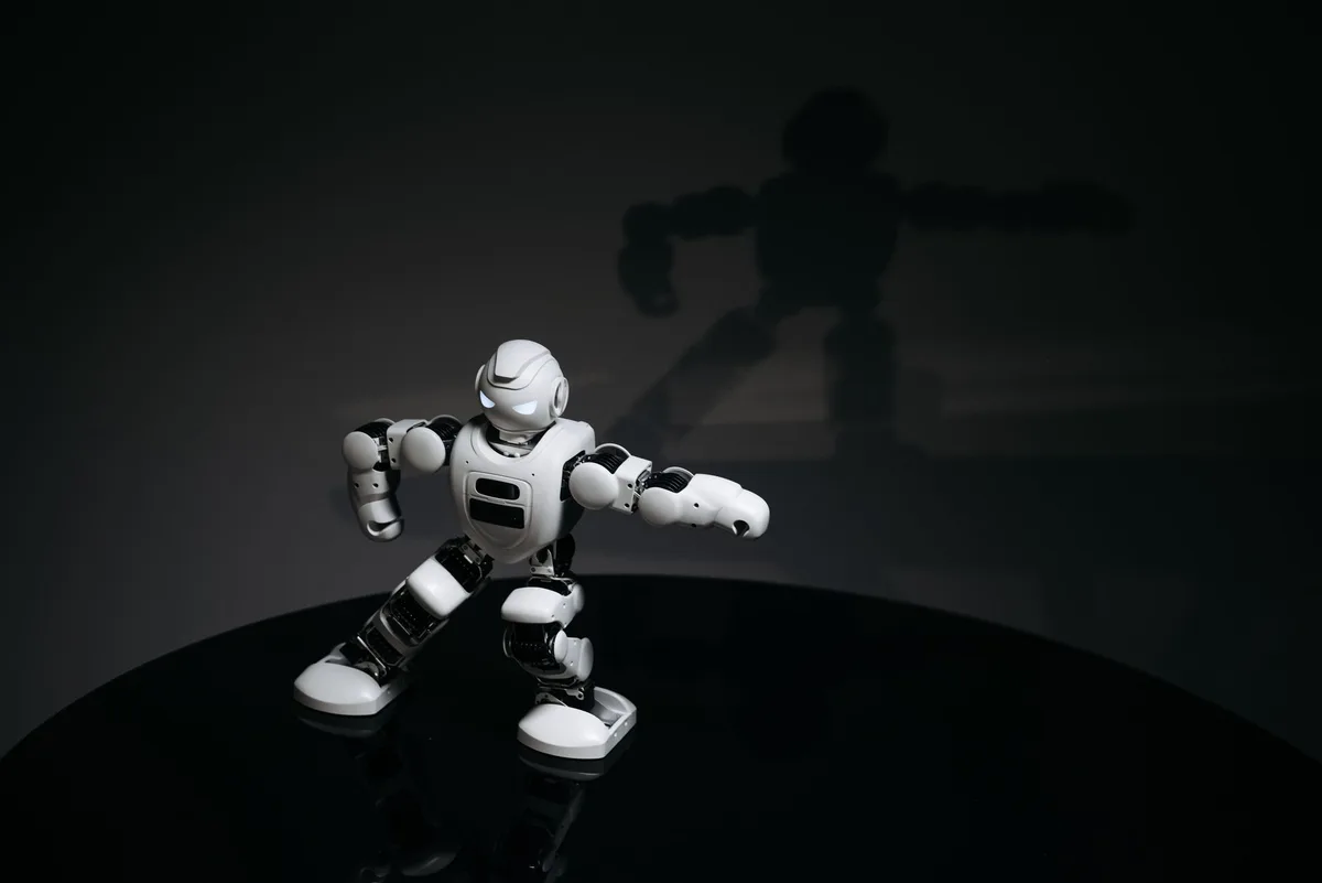 Galaxy Corporation đưa robot hình người lên sân khấu K-pop, mở mô hình giải trí mới