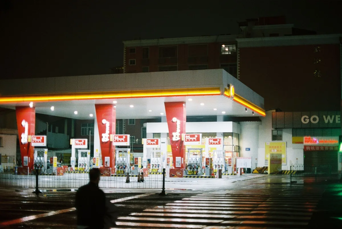 Giá xăng Mỹ hôm nay 02/07: Giảm còn 3,83 USD/gallon, liệu có xuống thêm?