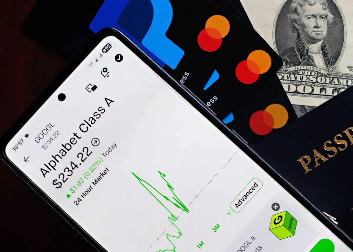 Goldman Sachs ra mắt nền tảng đầu tư AI 'Alpha AI' - Cổ phiếu GS tăng 4,45% ngày 30/07
