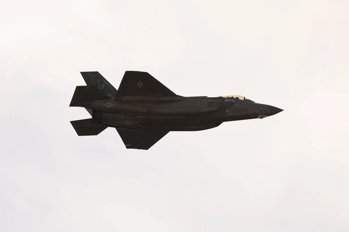 Iran tuyên bố tấn công hàng loạt mục tiêu Mỹ ở vùng Vịnh, phá hủy radar và tiêm kích F-15