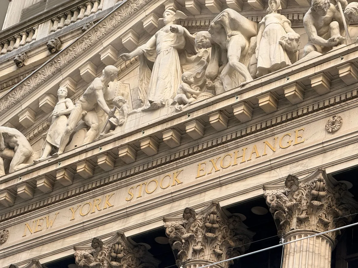 Jim Cramer: Phố Wall đang 'bỏ chạy' khỏi cổ phiếu AI, chuyển sang các cổ phiếu này