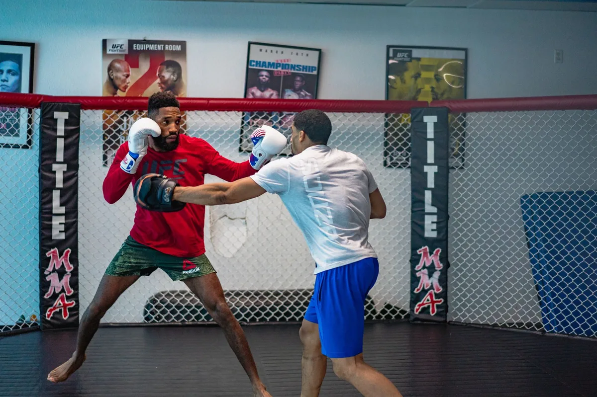 Jon Jones ủng hộ Conor McGregor trở lại UFC sau bê bối và rắc rối pháp lý