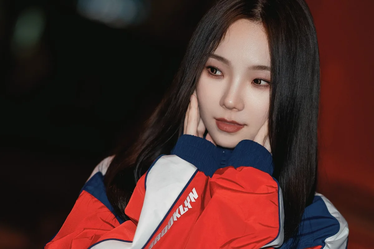 Karina (aespa) gây thiện cảm nhờ thái độ xuất cảnh chuẩn mực giữa ồn ào đặc quyền sân bay