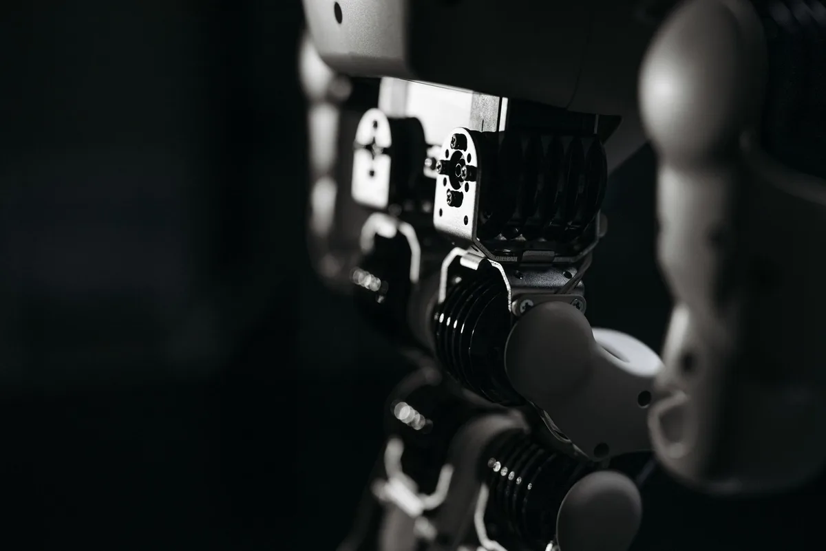 OpenAI sắp ra mắt thiết bị đầu tiên: loa ChatGPT không màn hình, có camera và cảm biến