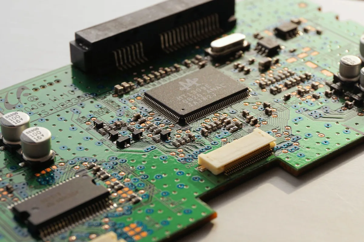 Tin đồn 'xe mới phải dùng chip tự lái nội địa 70%' là giả mạo, thực trạng chip AI ô tô Trung Quốc ra sao?