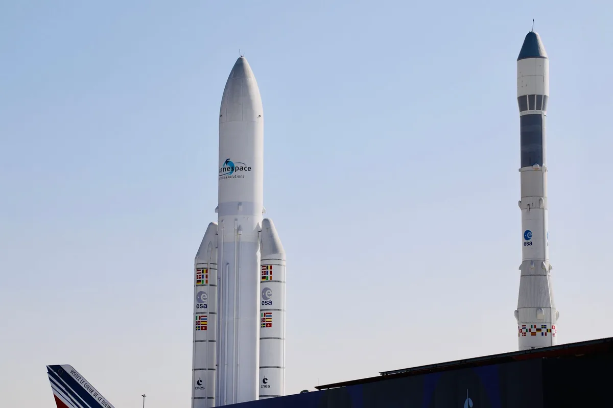 Trung Quốc bắt kịp tên lửa tái sử dụng của Elon Musk: Hạ cánh thành công tầng đẩy trên biển