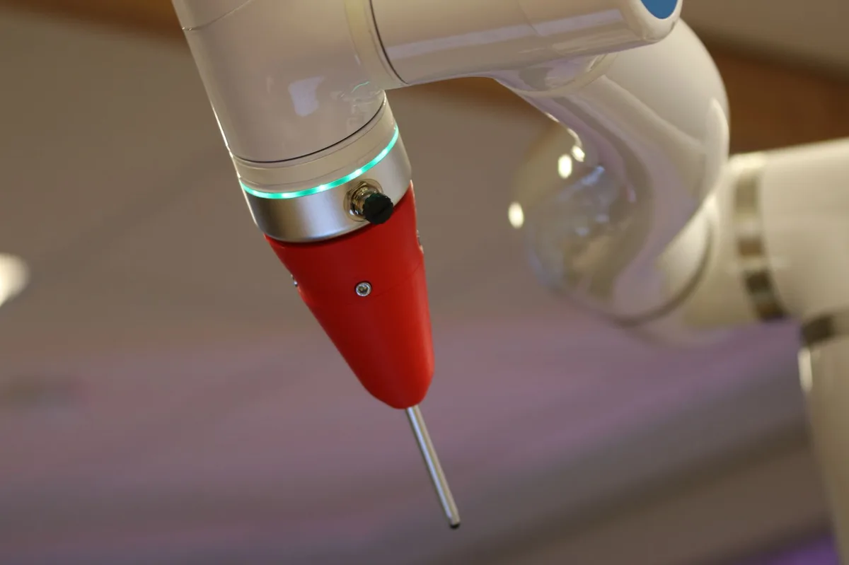 Vinmec kích hoạt đồng loạt 9 robot phẫu thuật, xây dựng hệ sinh thái phẫu thuật robot tích hợp đầu tiên tại Việt Nam