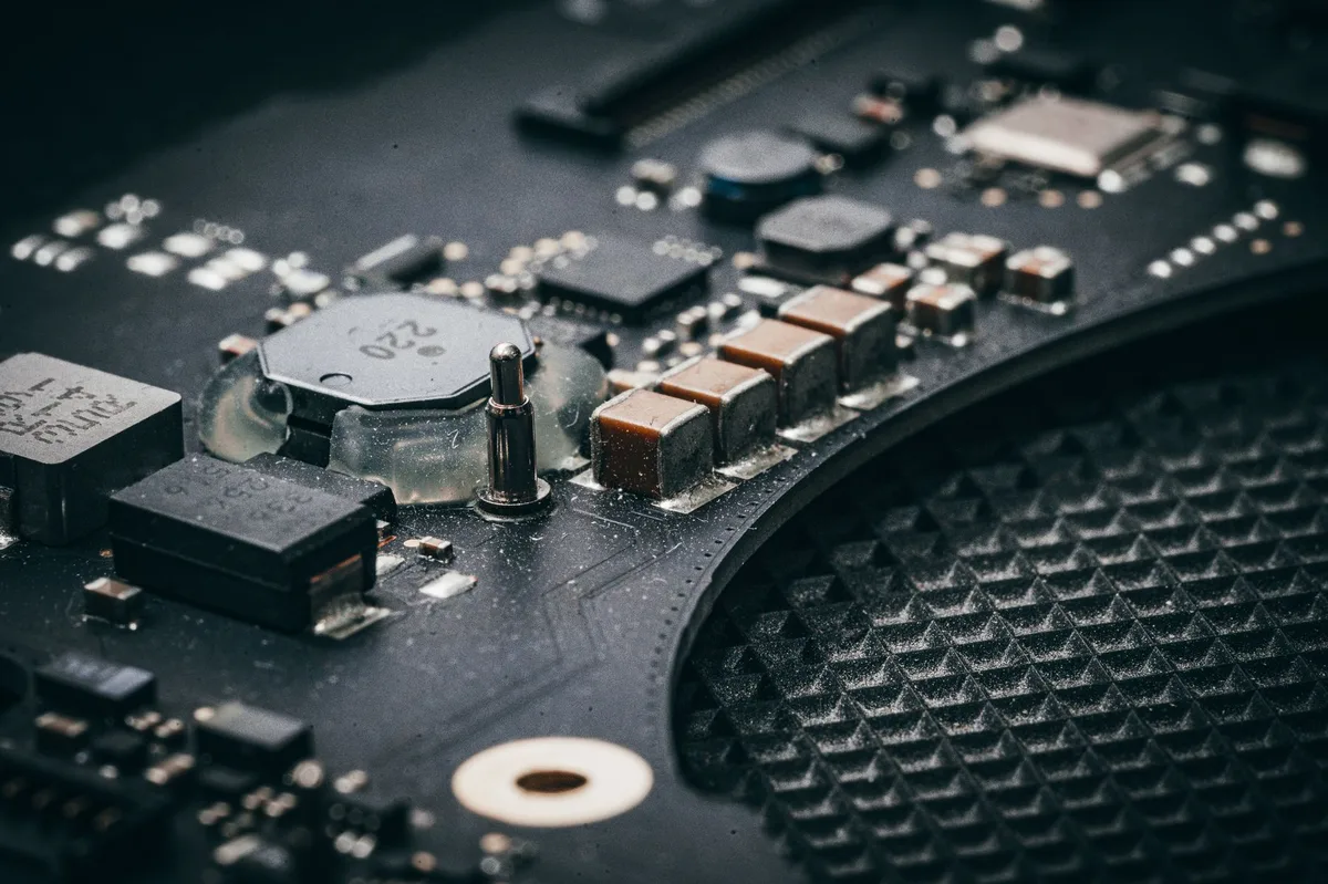 Chip Trung Quốc 24 năm: từ Loongson 1 đến chip 4nm BYD