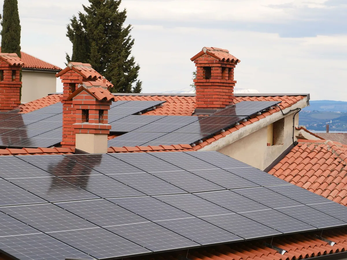 Cổ phiếu First Solar (FSLR) ngày 09/08/2026: tăng 18,5% sau khi ủng hộ thuế quan mới và tái khẳng định dự báo 2026