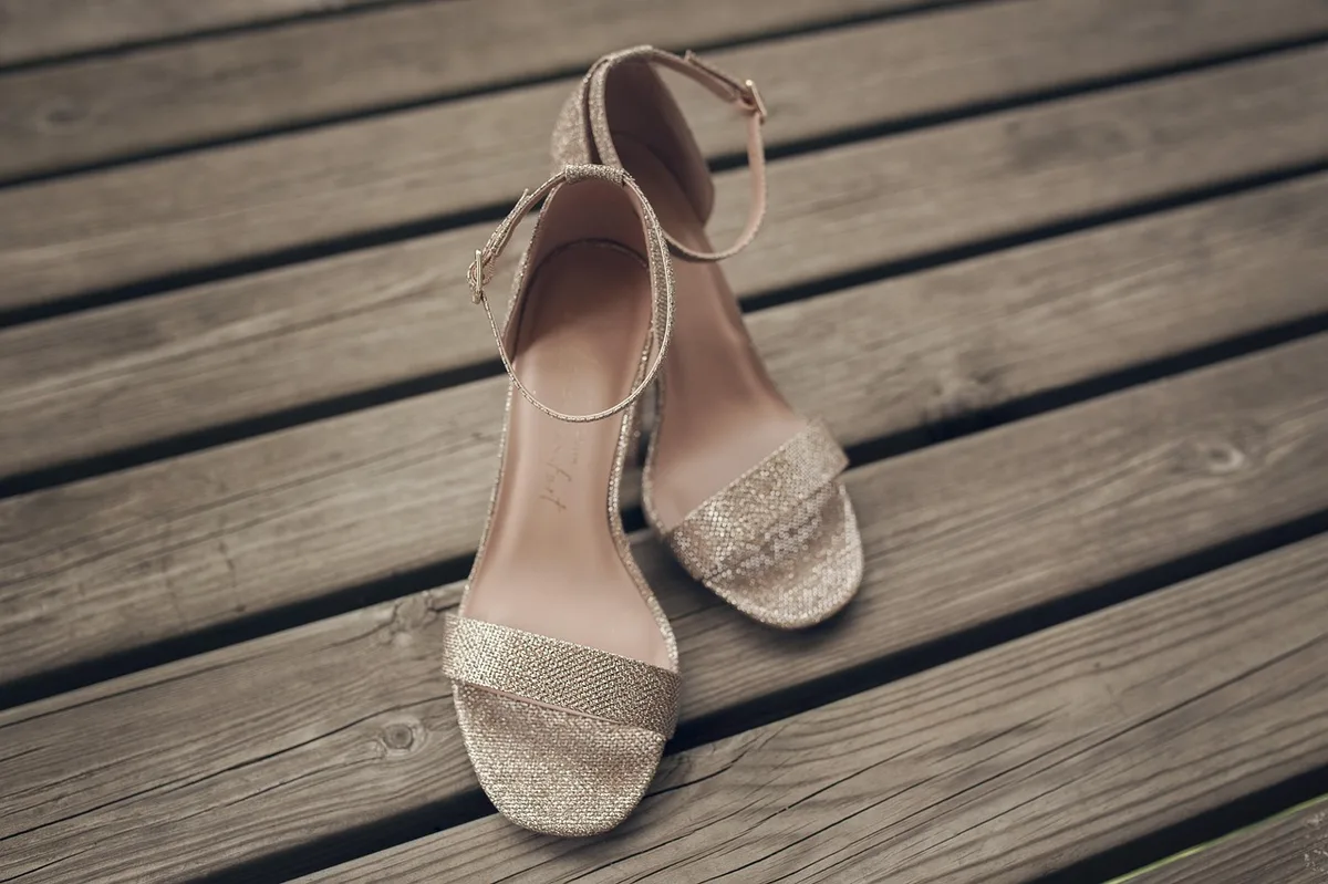 Havaianas gắn gót, Tabi của Margiela: 20 mẫu giày dép gây tranh cãi nhất lịch sử thời trang