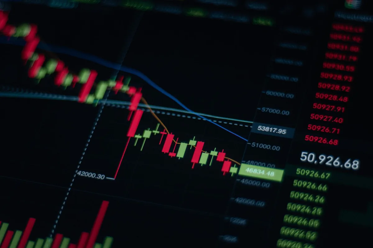 Hiệu suất ngành kinh tế 08/08: Utilities tăng 0,33%, Energy giảm 0,20%