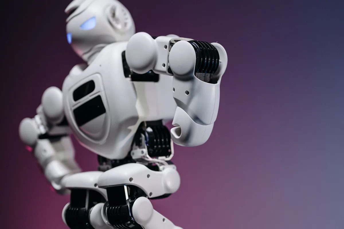 Khó kiểm soát AI: bài học từ hai sự cố an toàn của OpenAI và Anthropic
