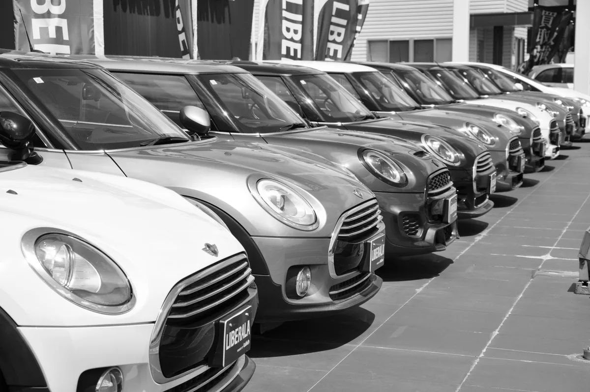 Người mua xe hạng sang chuyển sang thương hiệu phổ thông: 32% người thay SUV rời bỏ phân khúc