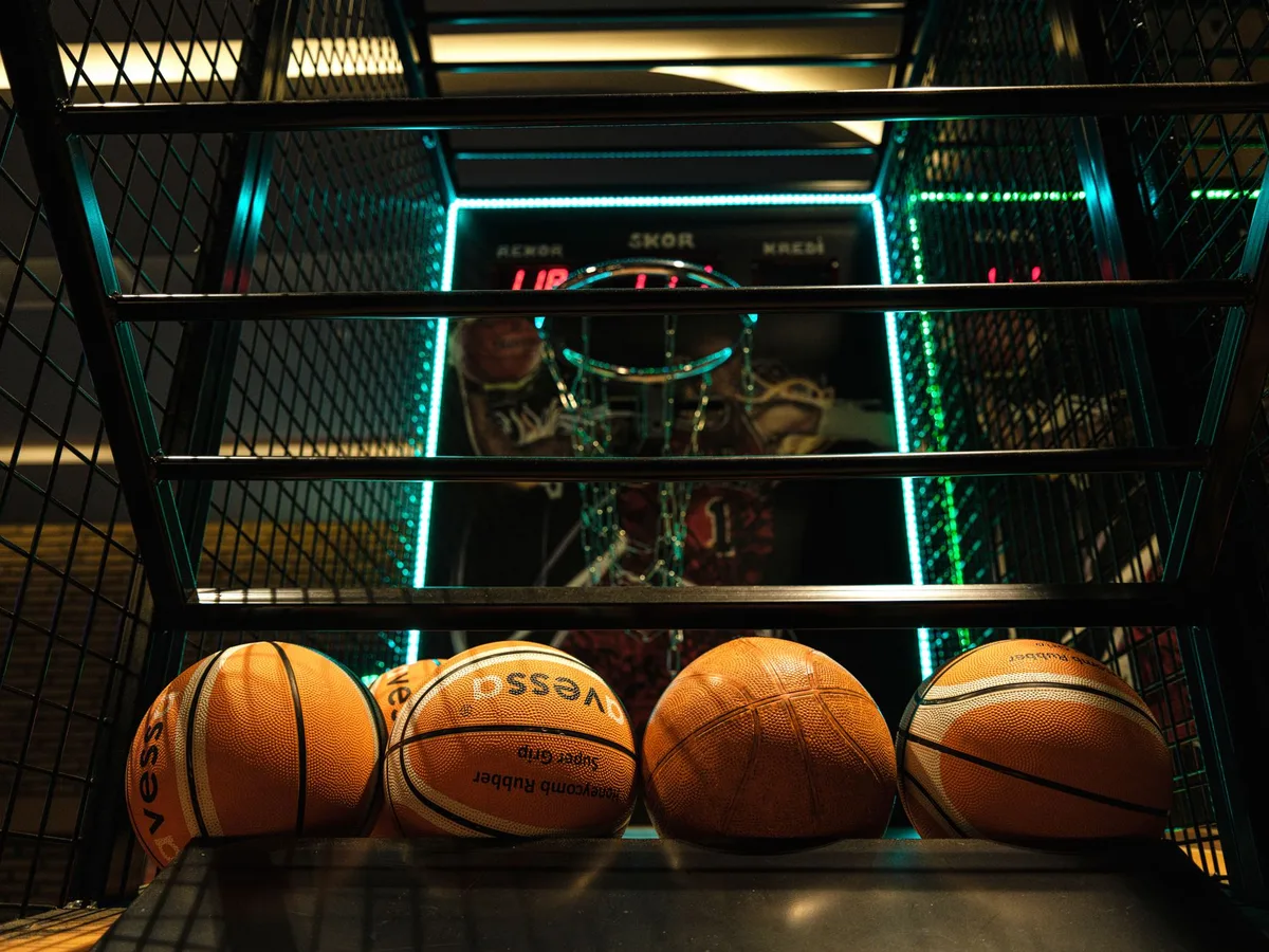 Thương vụ NBA mùa hè 2026: LeBron đến 76ers, Giannis tới Heat