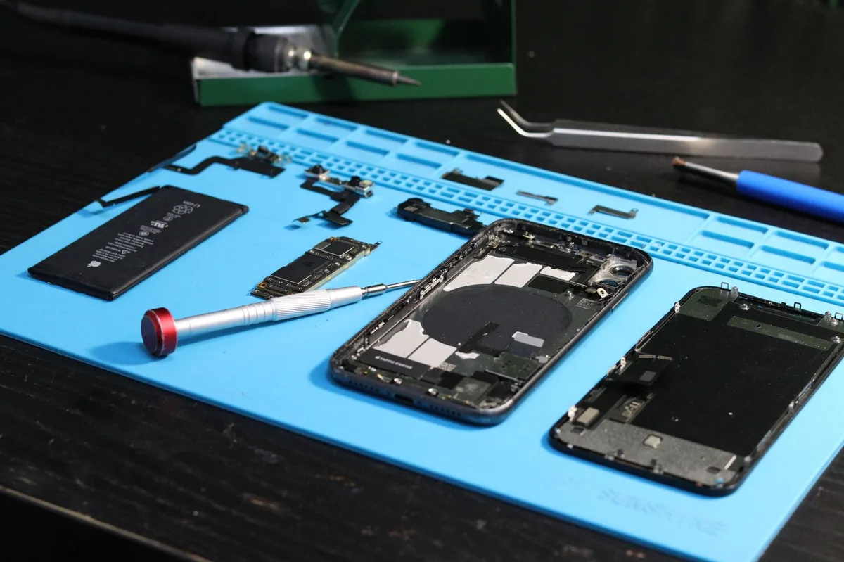 Chi phí sử dụng iPhone trong ba năm: tiền máy, pin, sửa chữa và giá bán lại